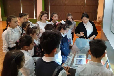“Rəsm” dərnəyinin şagirdləri Tarixi muzeyində ekskursiyada olub