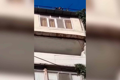 Şəhərimizdə çalışan hərbçi intihara cəhd edən qadını xilas edib