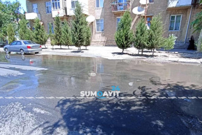 Rəhman Qəhrəmanov küçəsində eyni lük bir neçə dəfədir ki daşır