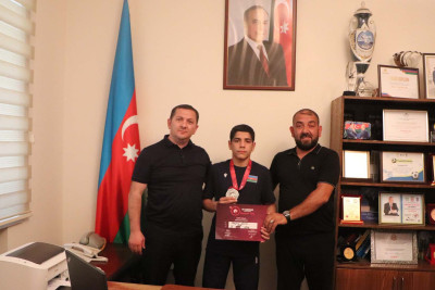 Avropa ikincisi olan gənc güləşçi idarə rəisi ilə görüşüb