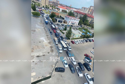 Avtovağzalın önündə tıxac yaranıb