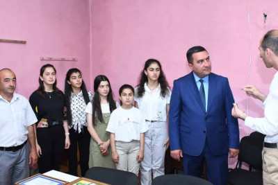 Müşfiq Məmmədli gənc rəssamlar ilə görüşüb