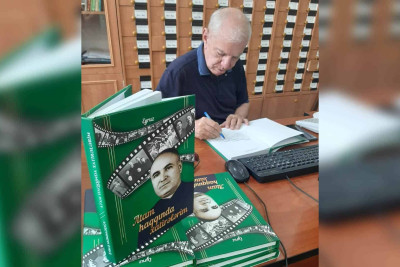 Əməkdar jurnalist Eyruz Məmmədov yeni kitabını kitabxanaya təqdim edib