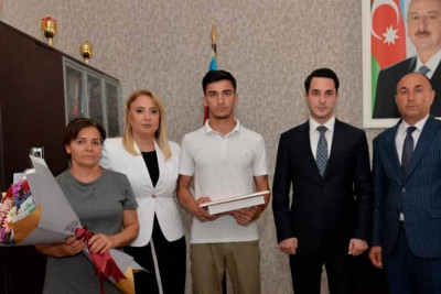 400 bal - imtahanda maksimum nəticə göstərmiş gəncə Fəxri fərman təqdim olunub