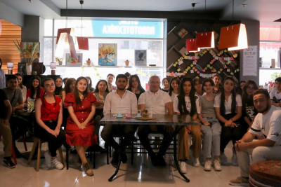 Yazıçı Varis Yolçuyev sumqayıtlı gənclər ilə görüşüb