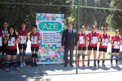 Gənclər təşkilatları voleybol üzrə şəhər birinciliyində mübarizə aparıb