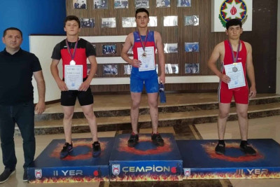 Oğlan və qızlar arasında ağır atletika üzrə şəhər birinciliyi baş tutub