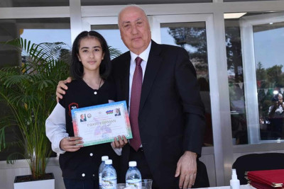 İcra başçısı şagirdlərin son zənginə qatılıb