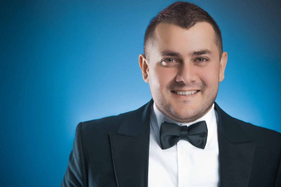 Sumqayıtlı bəstəkar-müğənni Murad Arifin bağına ayı girib-YENİLƏNİB