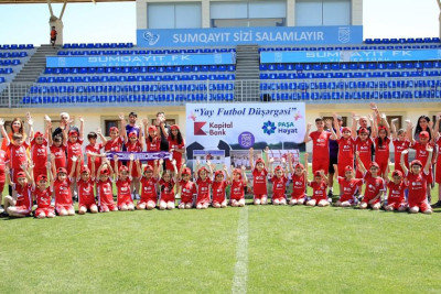 Məktəblilərin “Futbol Düşərgəsi” davam edir