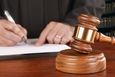 İmtahandan keçirəcəyinə dair “dua”lar yazdı, 24 min manata yaxın pul mənimsədi