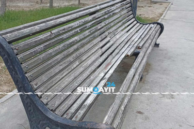 Uşaq meydançasında təhlükə: sürüşkən sınıq, elektrik naqilləri açıq vəziyyətdə