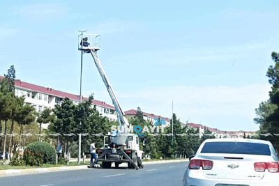 Koroğlu prospektində işıqlandırma cihazları yenilənir