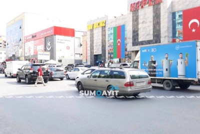 “Hiper” marketin qarşısında piyadaların təhlükəsiz hərəkəti təmin olunmayıb