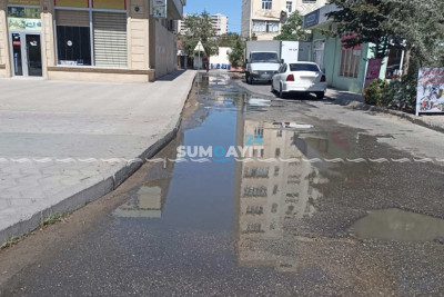 Babək küçəsində kanalizasiya suları axır