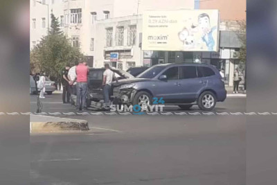 Sumqayıtda qəza: 3 avtomobil toqquşub