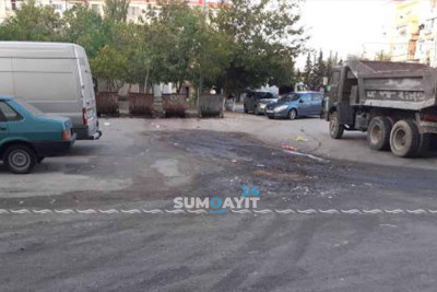 17-ci mikrorayon: zibil qutularından çirkli su sızır