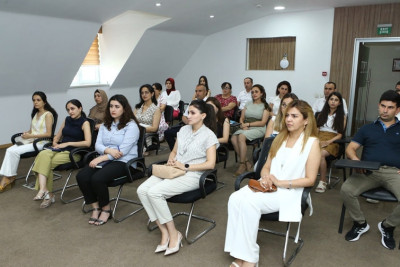 Sumqayıt Tibb Mərkəzinin nümayəndəsi “Farmakonəzarətin əsasları” mövzusuna aid görüşdə iştirak edib