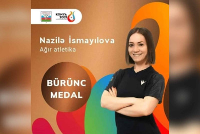Ağır atletika üzrə idmançımız İslamiadada fəxri kürsüyə qalxıb