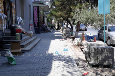 16-cı məhəllədə piyada səkisi təmir edilir