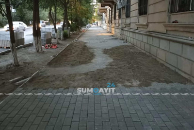 Piyada səkilərinin yenilənməsi davam edir