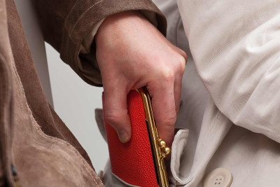 Pul kisəsini oğurlayan Sumqayıt sakini saxlanılıb