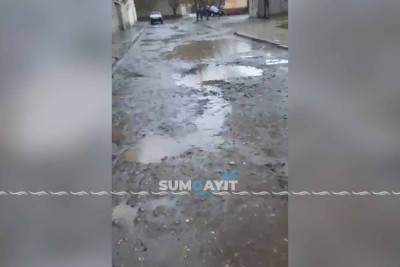 İsmət Qayıbov küçəsində asfalt örtüyünün təmirə ehtiyacı var