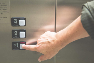 Sumqayıtda lift təsərrüfatının yenilənməsi davam edir
