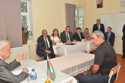 Qubadlı icra başçısı sakinlərin müraciətlərini dinləyib