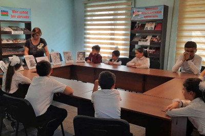 Kitabxanada "Vətəni canından əziz bilənlər" adlı tədbir təşkil olunub