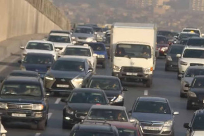 Bakı-Sumqayıt yolundakı tıxac probleminin həlli müzakirə olunub