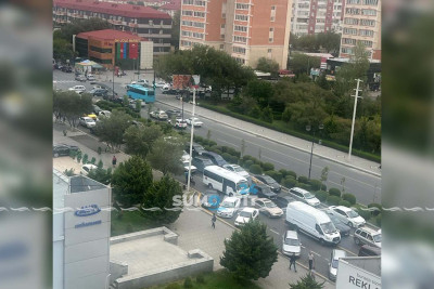 “Sülh” plazanın qarşısında tıxac əmələ gəlib