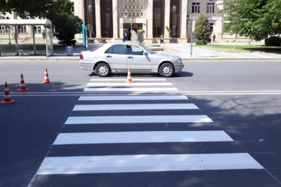 Mərkəzi poçtun qarşısında nişanlanma xətləri yenilənib