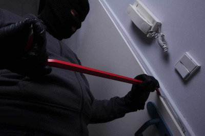 Mənzildən 6200 manat oğurlamaqda şübhəli bilinən şəxs tutulub