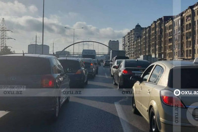 Bakı-Sumqayıt yolu: bu dəfə tıxac “Riyad” T/M-in önündən başlayıb