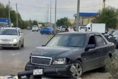 Yüksək sürətlə hərəkət edən sürücü qəza törədib