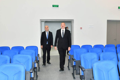 Saray: İlham Əliyev 2 saylı məktəbdə yaradılan şəraitlə tanış olub
