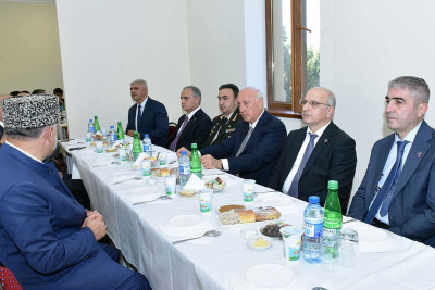 Zakir Fərəcov şəhid ailələri ilə görüşüb