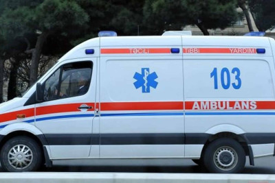 80 yaşlı qadın yataqxana binasından yıxılıb