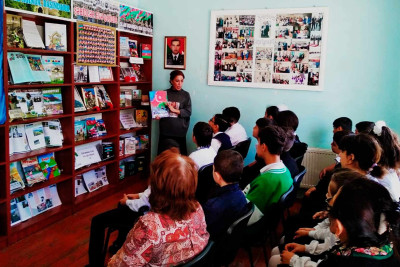 Məktəblilərin iştirakı ilə biblioqrafik xülasə keçirilib