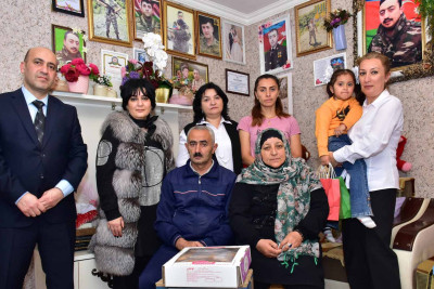 Tarixi Muzeyin kollektivi şəhid ailəsinin qayğıları ilə maraqlanıb