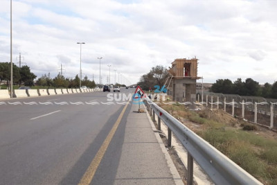 Təhülkəli yollardan birində piyada keçidi tikilir