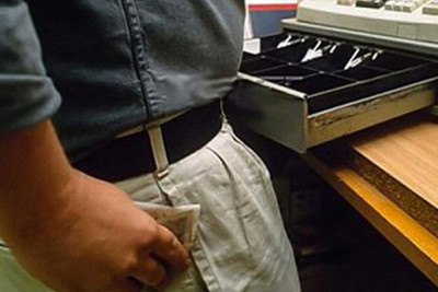 Ceyranbatan qəsəbəsi: mağazadan 70 manat pul oğurlanıb