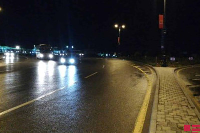 Yolu keçən piyadanı avtomobil vurub