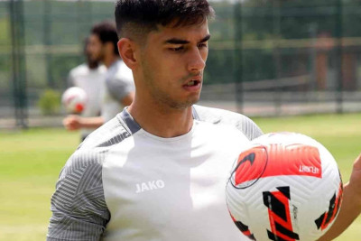 “Sumqayıt”ın futbolçusu bu klublardan birinə keçə bilər