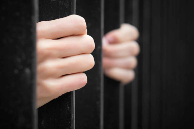 Sumqayıtda ikisi qardaş olmaqla 3 nəfər anbarı qarət edib