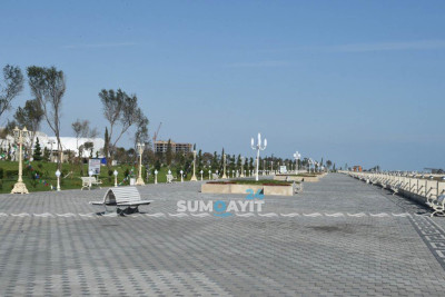 Vətəndaşlar parklardakı oturacaqların dəmirdən olmasından narazıdırlar