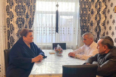 Deputat şəhid ailəsinə və qaziyə baş çəkib