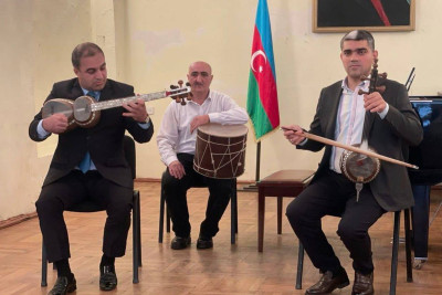 Əməkdar artist Toğrul Əsədullayev məktəblilərə ustad dərsi keçib