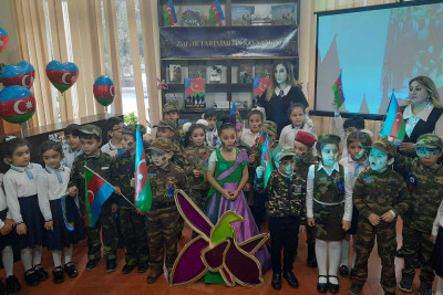Məktəblilərin iştirakı ilə kitabxanada bayram tədbiri baş tutub